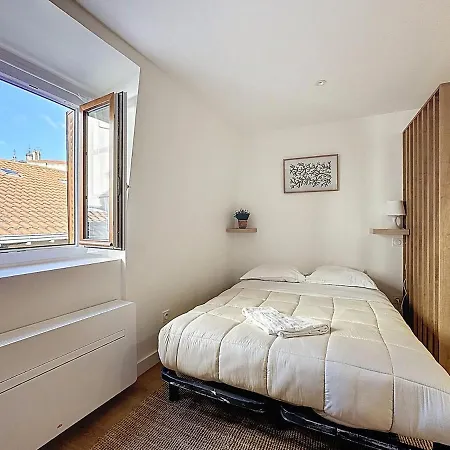 4 Modernes Climatises 8 Personnes Appartement